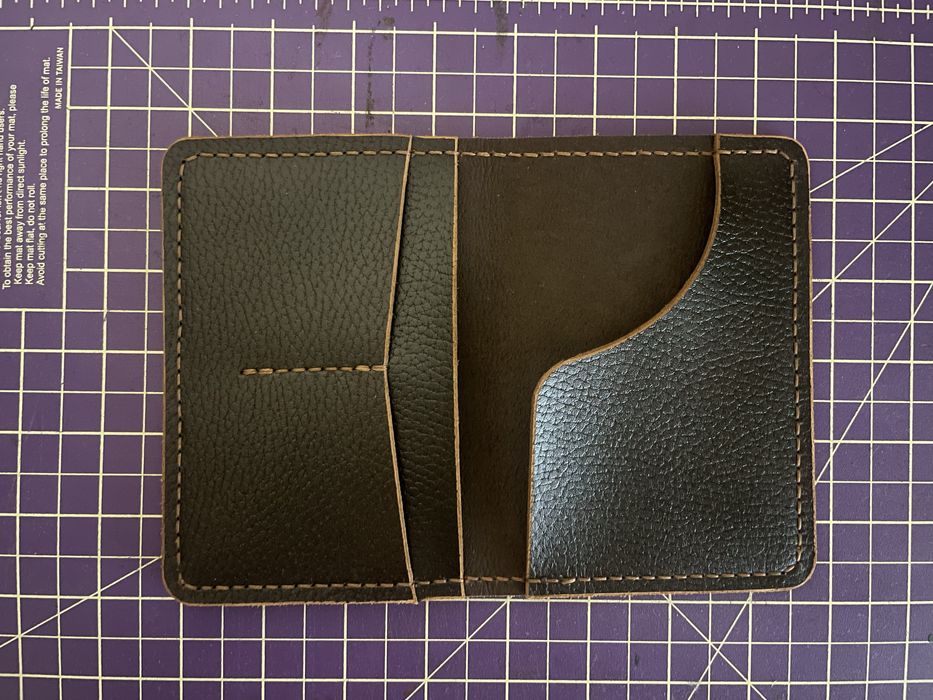 Шкіряна обкладинка на паспорт