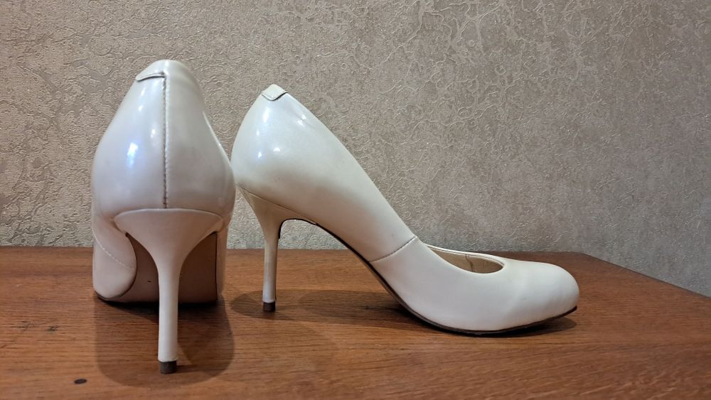 Шкіряні Туфлі на каблучку,мешти босоніжки