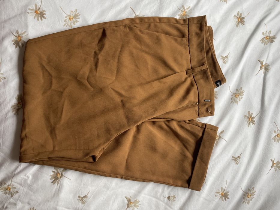 Calças castanhas Stradivarius