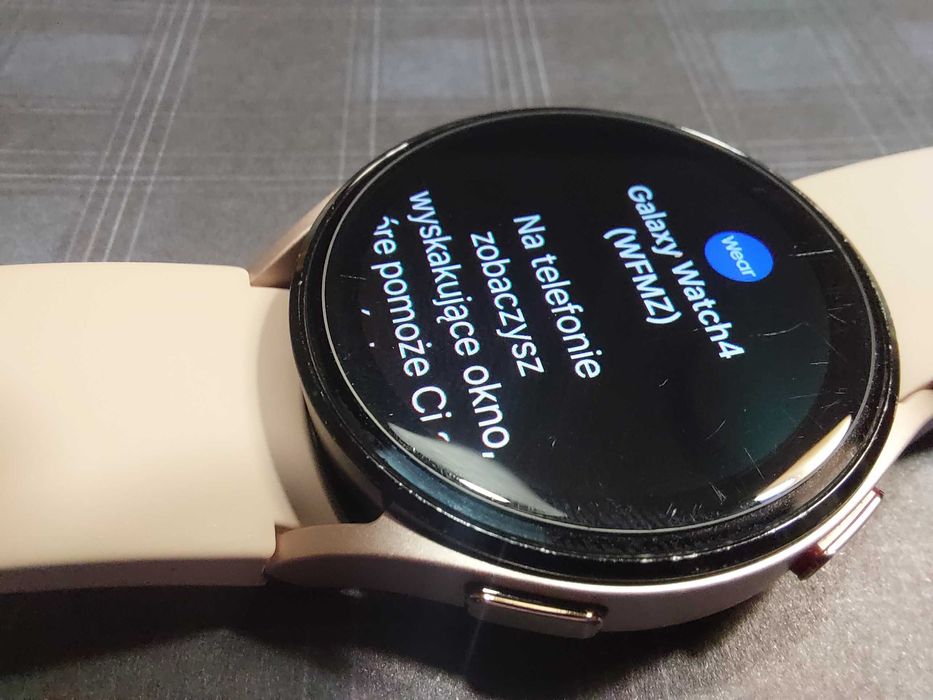 Smartwatch Samsung Galaxy Watch 4 Rose Gold ze szkłem Spigen