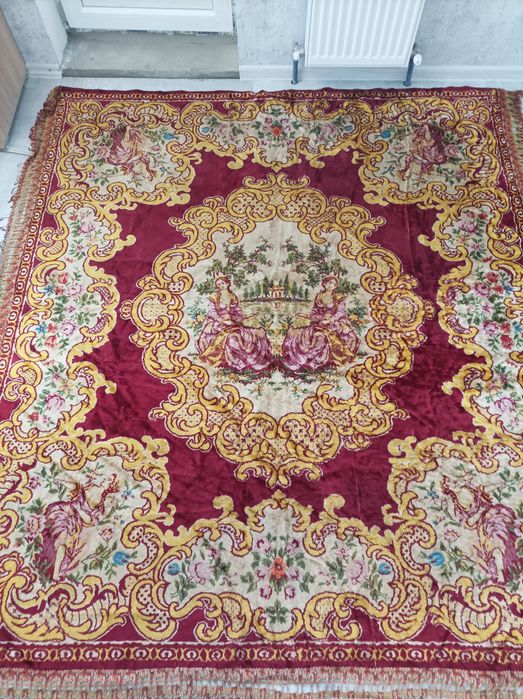 Ковер с дамами из прошлого