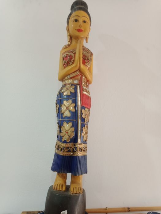 Decorações antigas em acrílico, porcelana e madeira