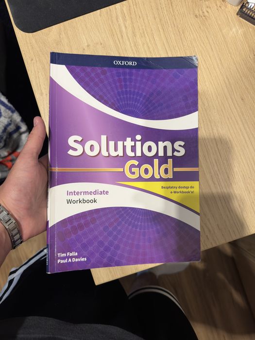 Ksiazka Solutions gold intermediate workbook