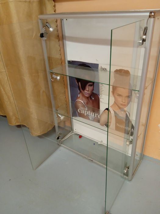 Полка стекляна з пісвіткою.