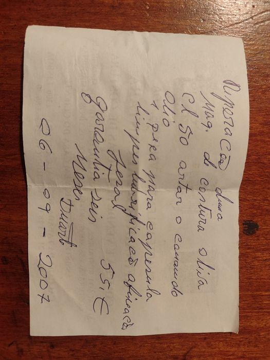 Máquina de costura Oliva em bom estado