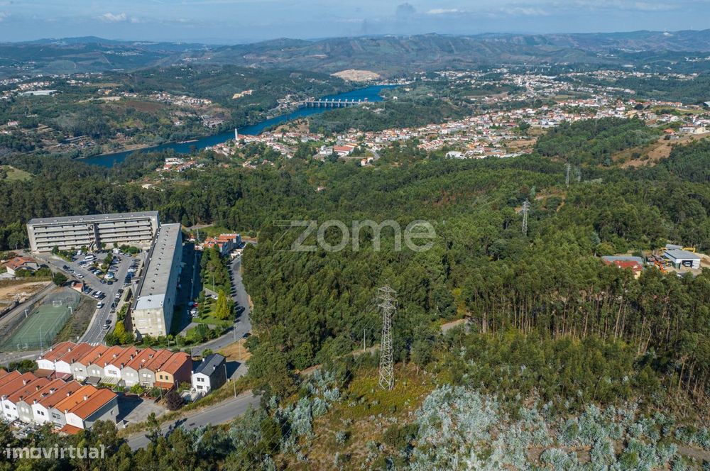 Terreno Urbanizável com 2.900 m² em Crestuma – Vila Nova de Gaia