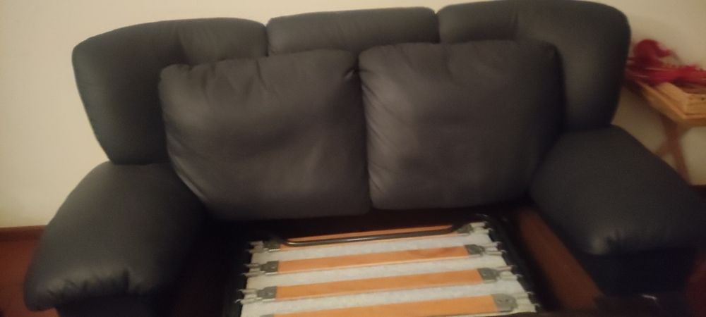 Conjunto de 2 sofás em eco pele