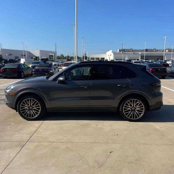 Porsche Cayenne      2022