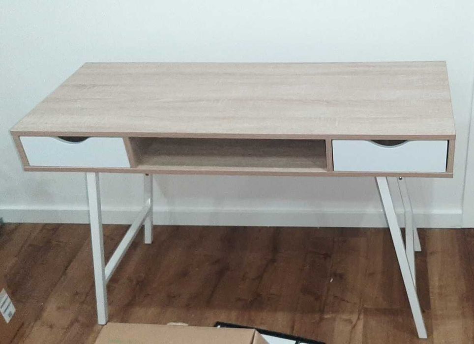 Secretária com pouco uso