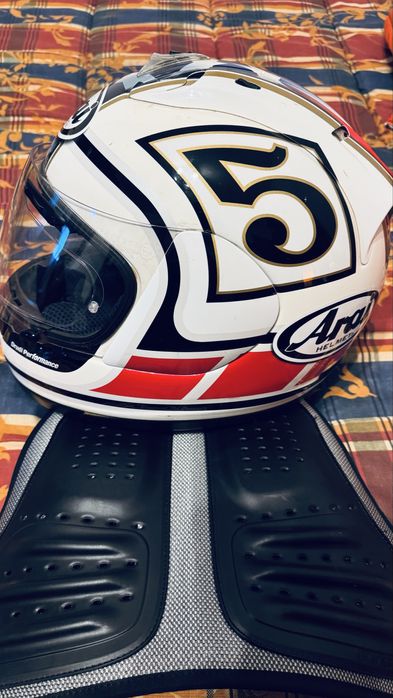 Capacete ARAI RX-7 Corsair