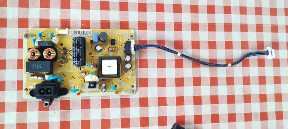 Vendo fonte e placa smartv LG 32 "64284584619778121