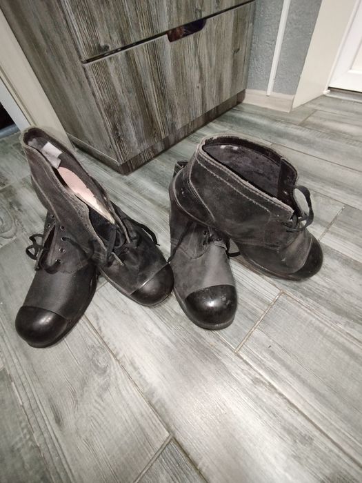 Продам спецовые ботинки