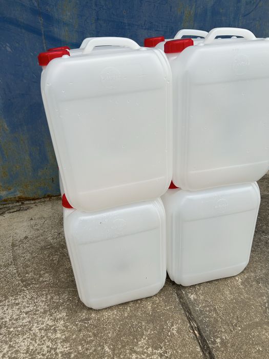 Продаються каністри 10 л.