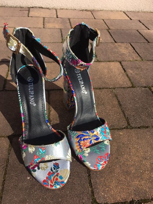 Piękne sandałki w kwiaty:bal, studniówka, sylwester, Komunia