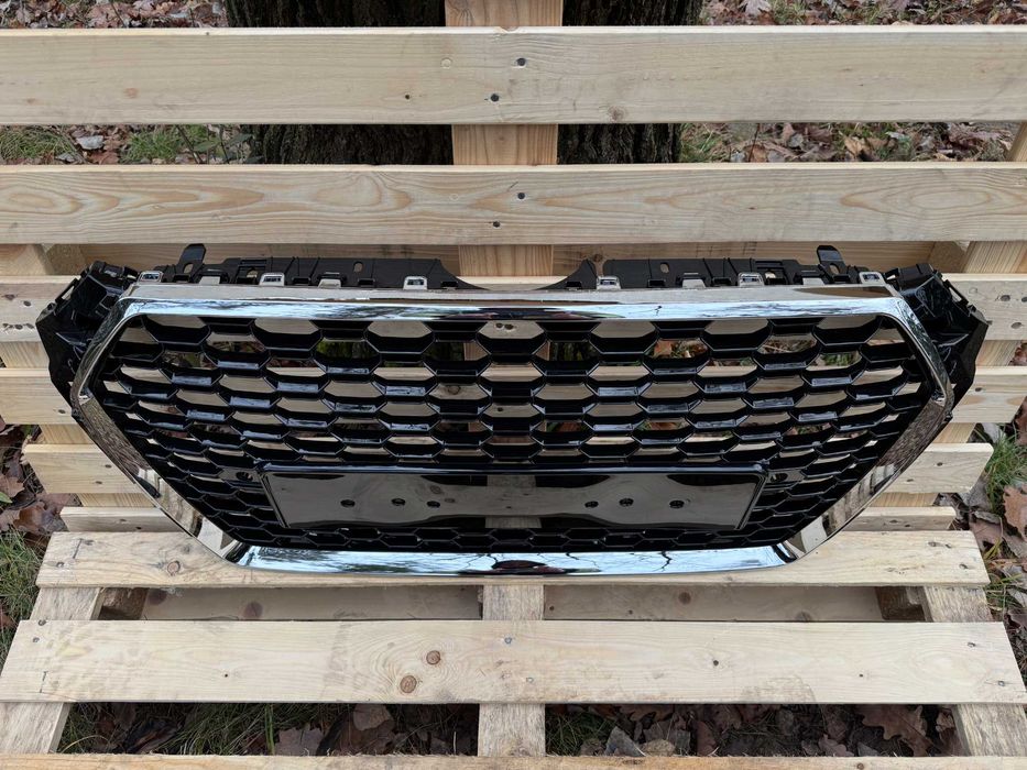Grill Atrapa A4 B9 15-19 styl RS4 CHROME (z kamerom)