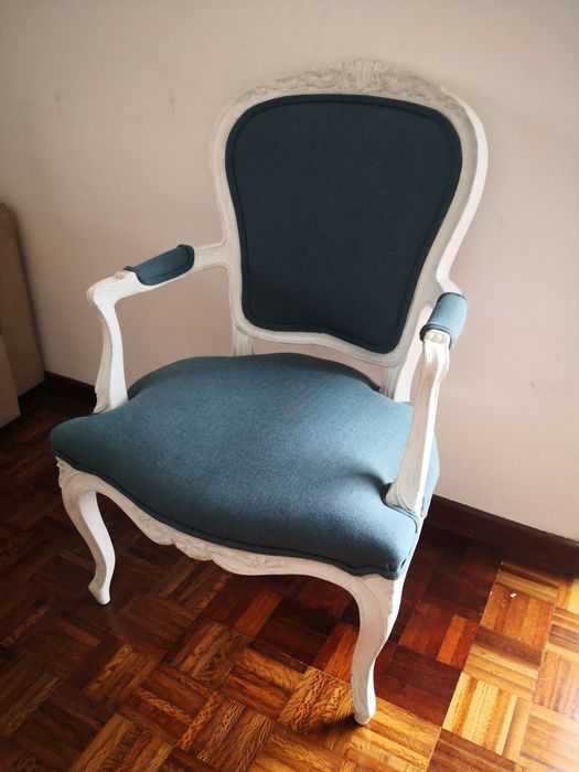 Cadeira antiga bom estado
