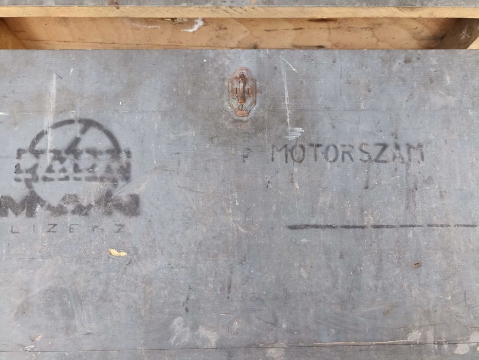 stara drewniana skrzynia MAN lizenz motorszam