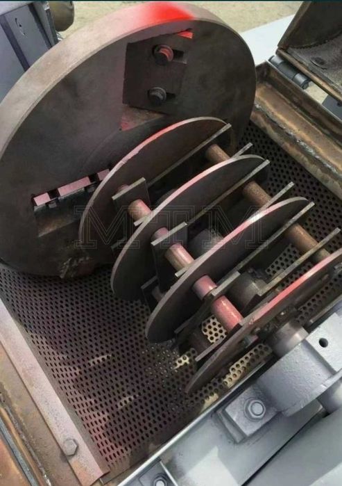 Kruszarka NA WOM do drewna pod Pelet, młyn do trocin, zrębek 30/37Kw