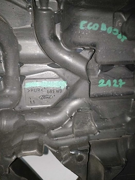 Ford Focus MK4 Ecoboost Osłona górna silnika