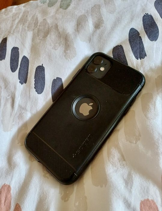 Iphone11 128gb czarny z etui i ładowarką, oryginalne pudełko