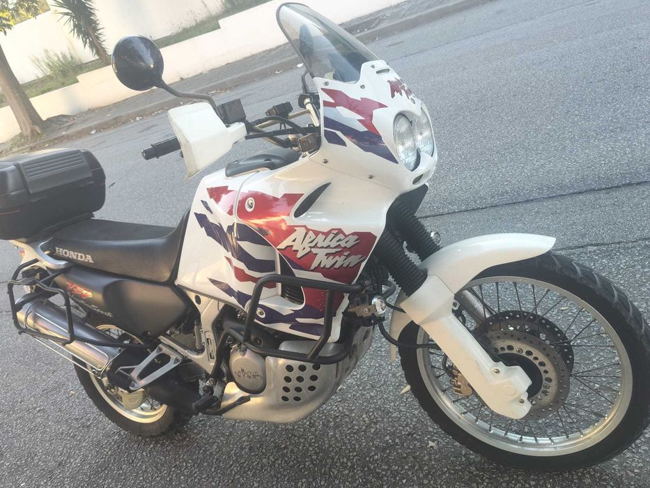 Honda Africa Twin como nova.