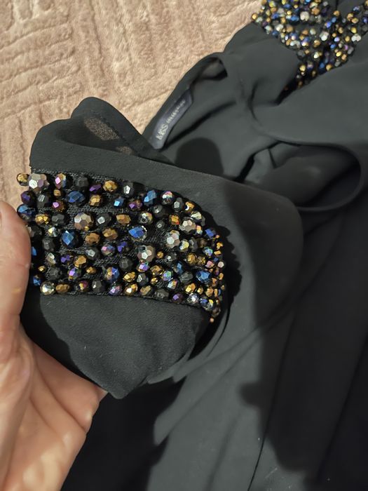 Czarna bluzka z ozdobami bling bling 40