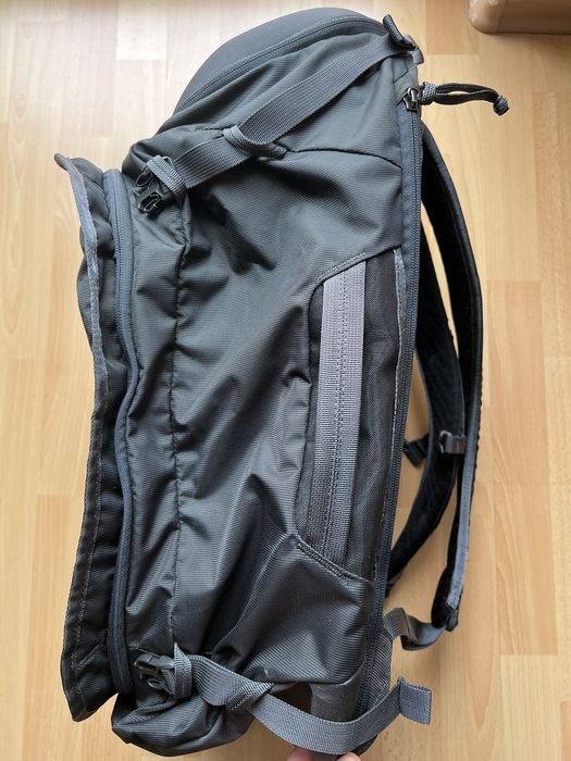 Thule landmark 40l obsidian