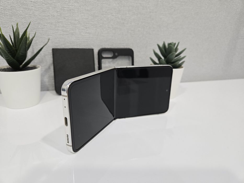 Продам Samsung Galaxy Flip 5 8/512Gb Cream!