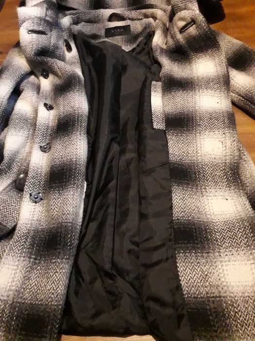 płaszcz w kratkę stylowy