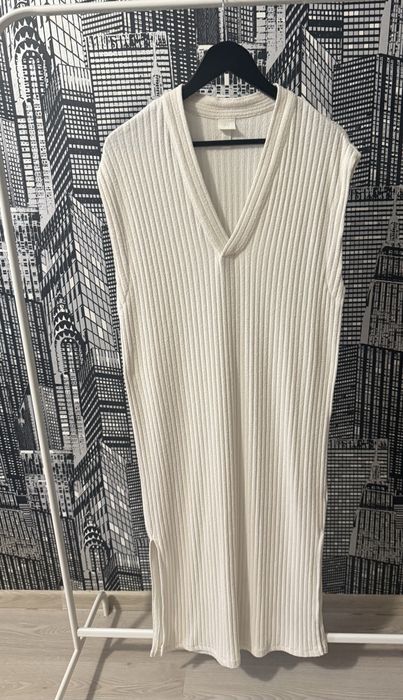 Довга жіноча сукня з розрізами молочного кольору h&m