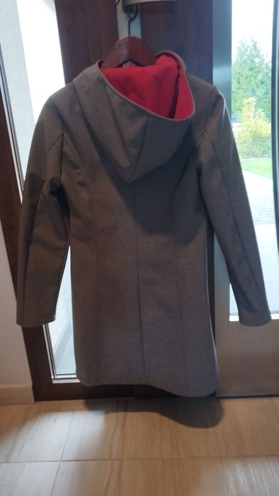 Płaszczyk ciążowy i po ciąży z kapturkiem dla dziecka