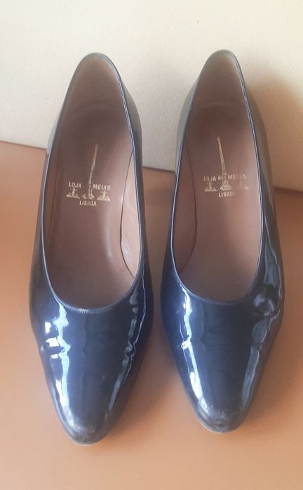 Sapatos de pele pretos (Loja das meias)