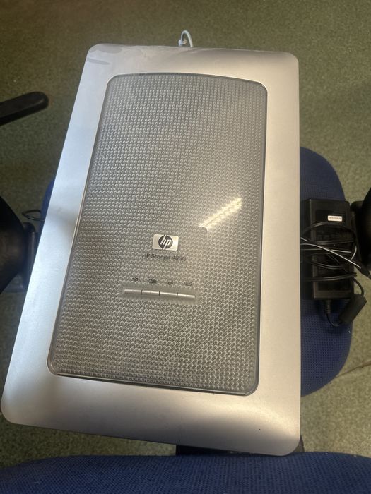 Dwa komputery stacjonarne, dwa monitory, skaner, drukarka + ejndows