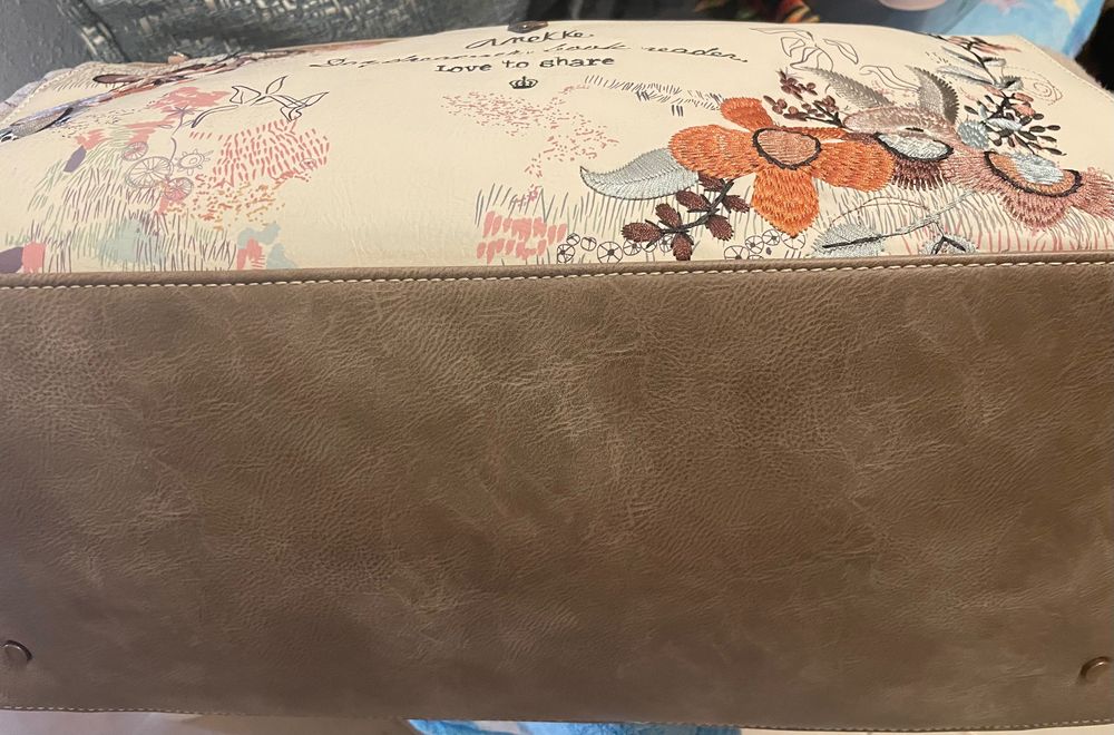 Mala Anekke como nova