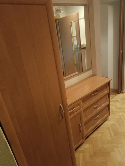 Sprzedam meble używane - szafa i szafka na buty