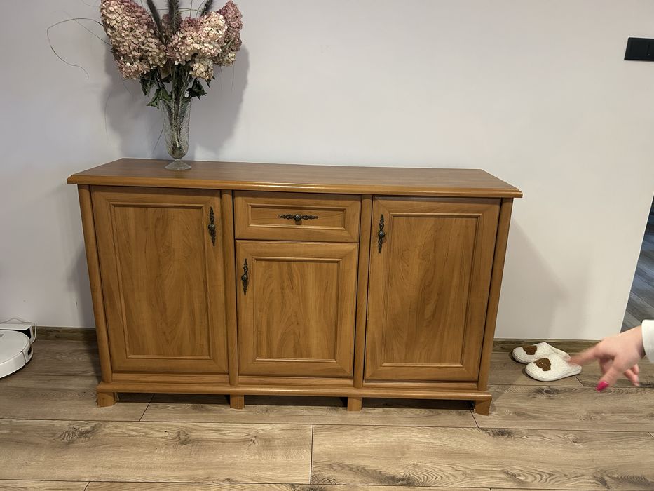 komoda vintage kolor drewniany
