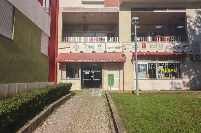 Vende-se / Arrenda-se  Loja, Povoa Santa Iria - Vila Franca de Xira