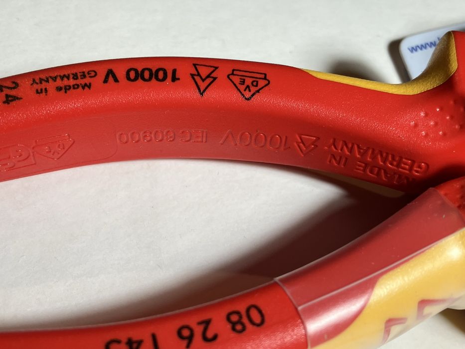 2 alicates isolados Knipex