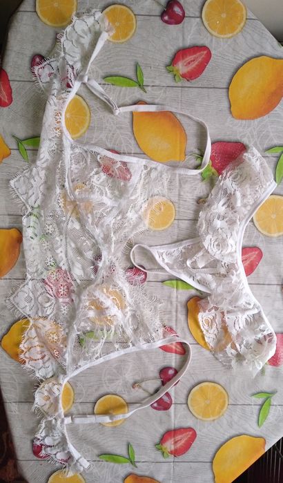 Komplet Bielizny Stanik Stringi Koronkowe Białe