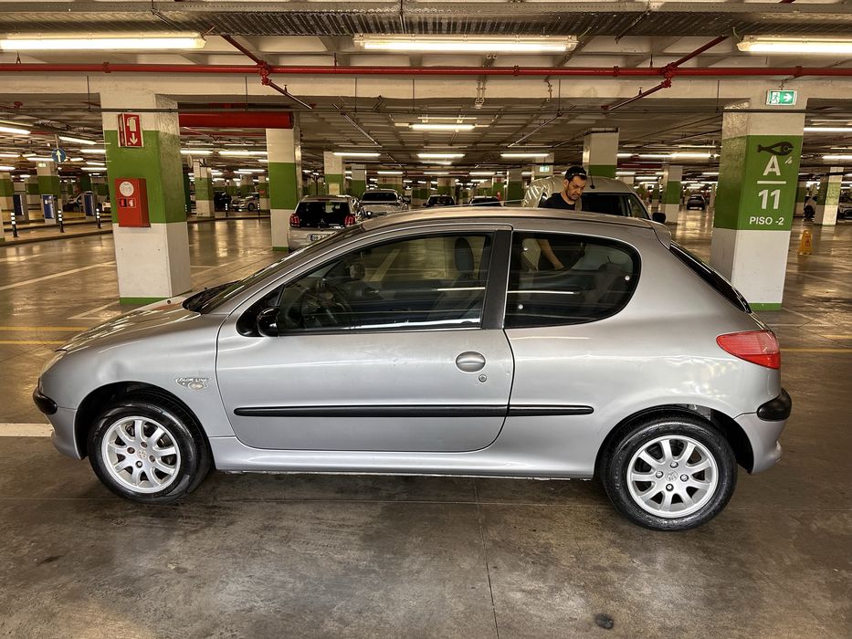 Peugeot 206 — bom estado