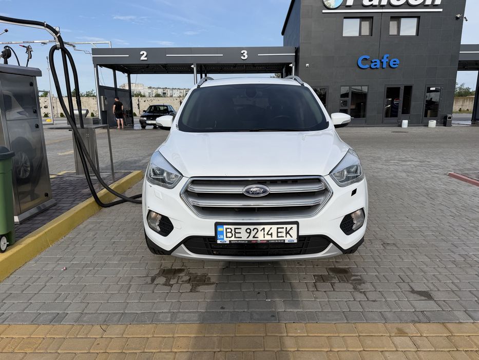 ford kuga паркетник