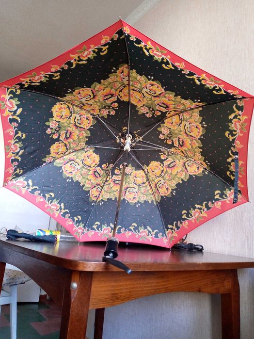 Зонт женский полуавтомат в три сложения, ПО "ЮМЗ"