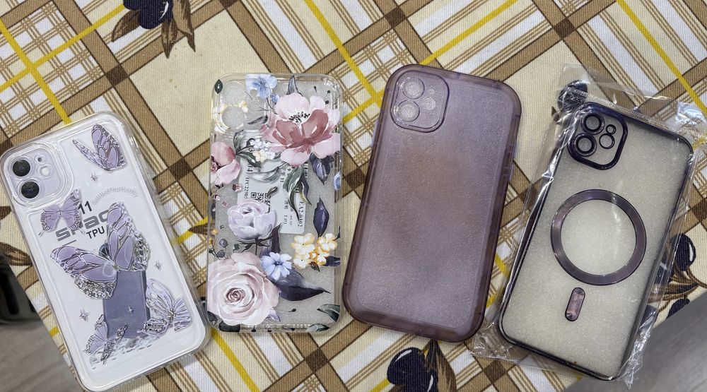 Чехлы на iPhone 11