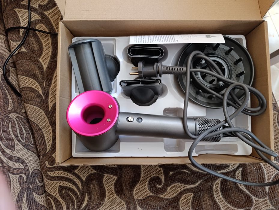 Фен в комплекті з насадками в ремонт