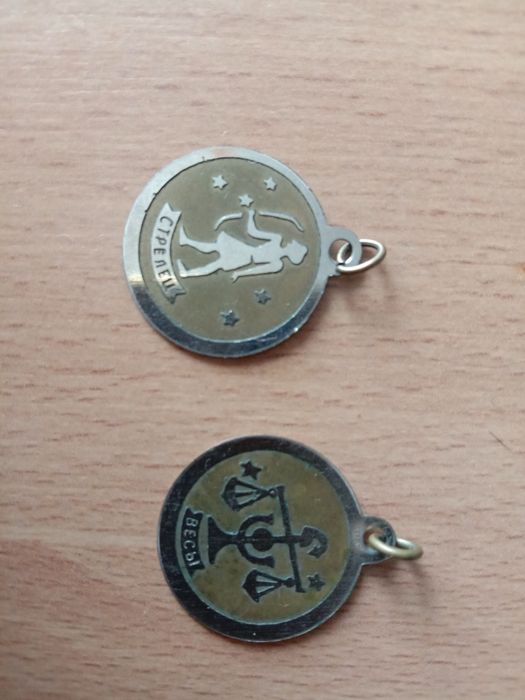 Кулоны знаков зодиака.