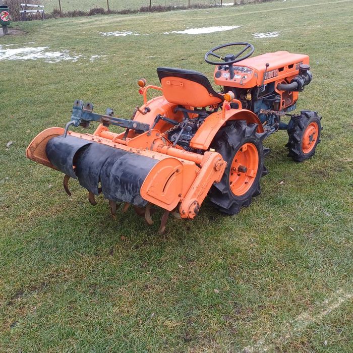 Traktor ogrodowy KUBOTA B5001 4x4 Zestaw