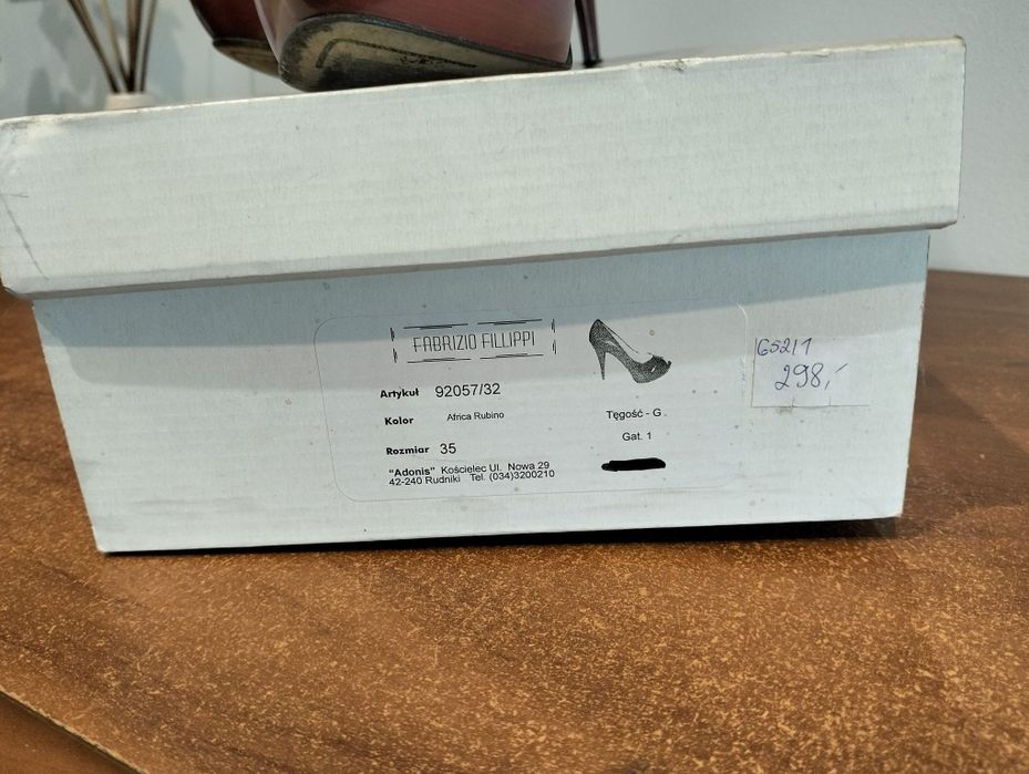 Sprzedam szpilki rozm 35 skórzane stan idealny