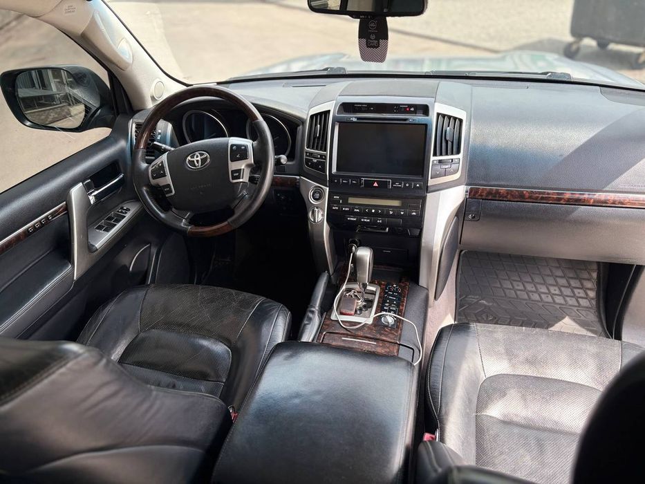 Toyota Land Cruiser 2012 200 (FL)