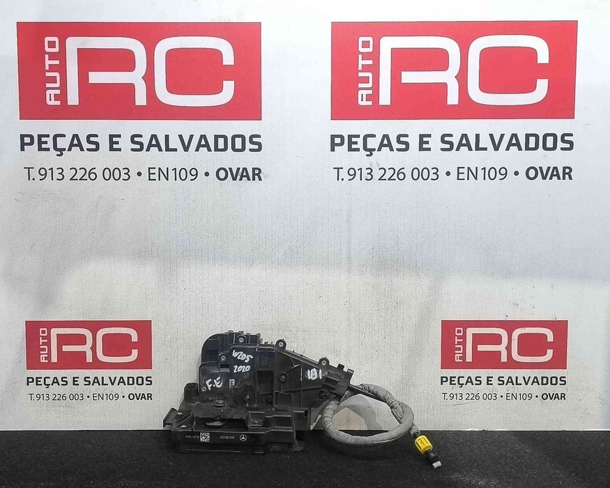 Fechadura / Fecho Porta Esquerdo A2220063999 - MERCEDES-BENZ C-CLASS