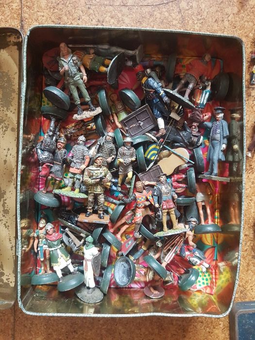 Bonecos antigos chumbo .